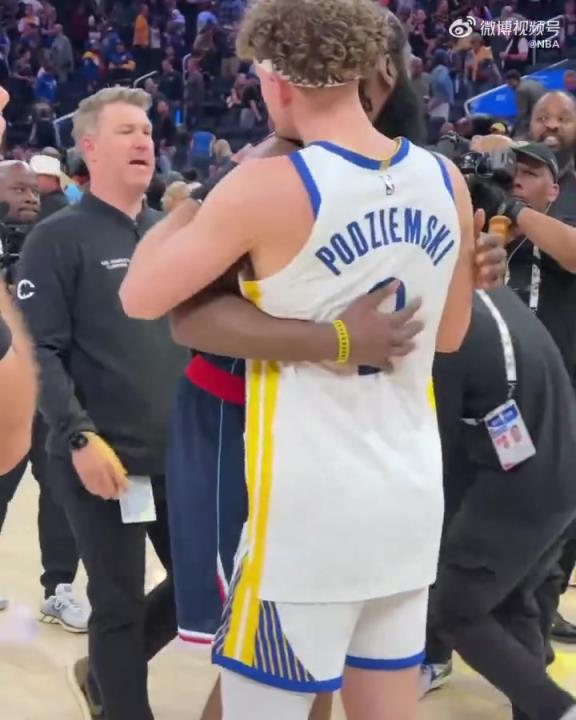 能打破附加賽不勝魔咒嗎？庫里賽后和哈登&小卡紛紛擁抱