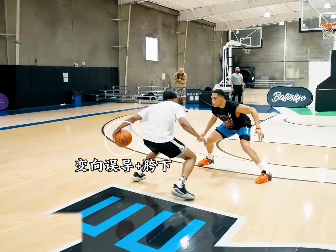 “實戰(zhàn)中的節(jié)奏過人動作鑒賞，連續(xù)胯下變向舞蹈銜接頓拜突破”