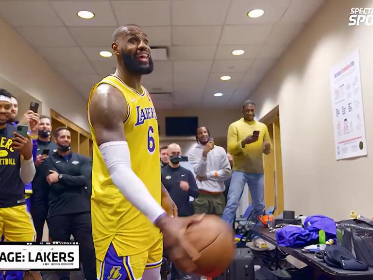 里弗斯絕殺之后湖人隊的更衣室氛圍，簡直不要太和諧??！