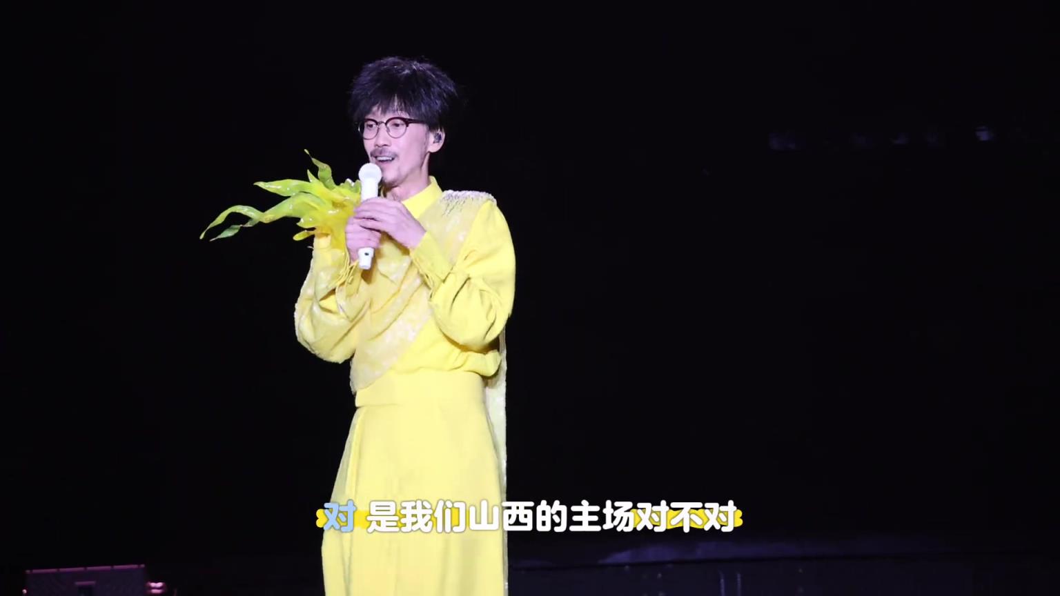 山西鬧他！周傳雄太原演唱會(huì)現(xiàn)場(chǎng)帶領(lǐng)歌迷為山西男籃加油助威